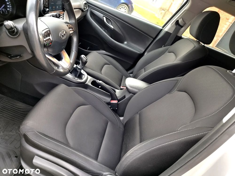 Hyundai i30 1.6 D Comfort - 11