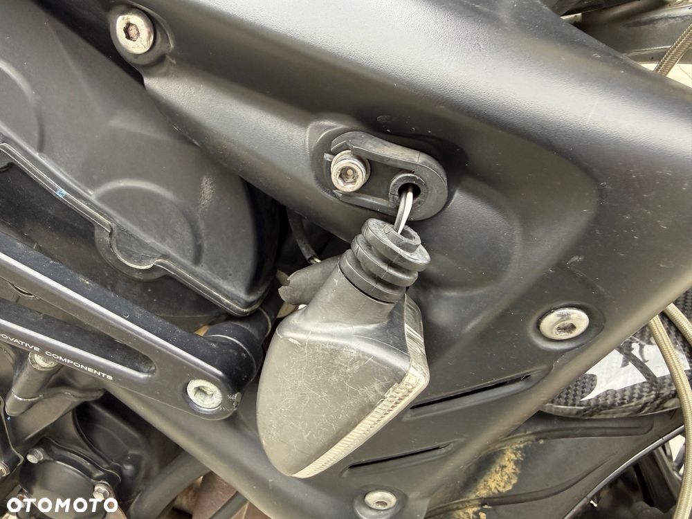 Triumph Street Triple - 17