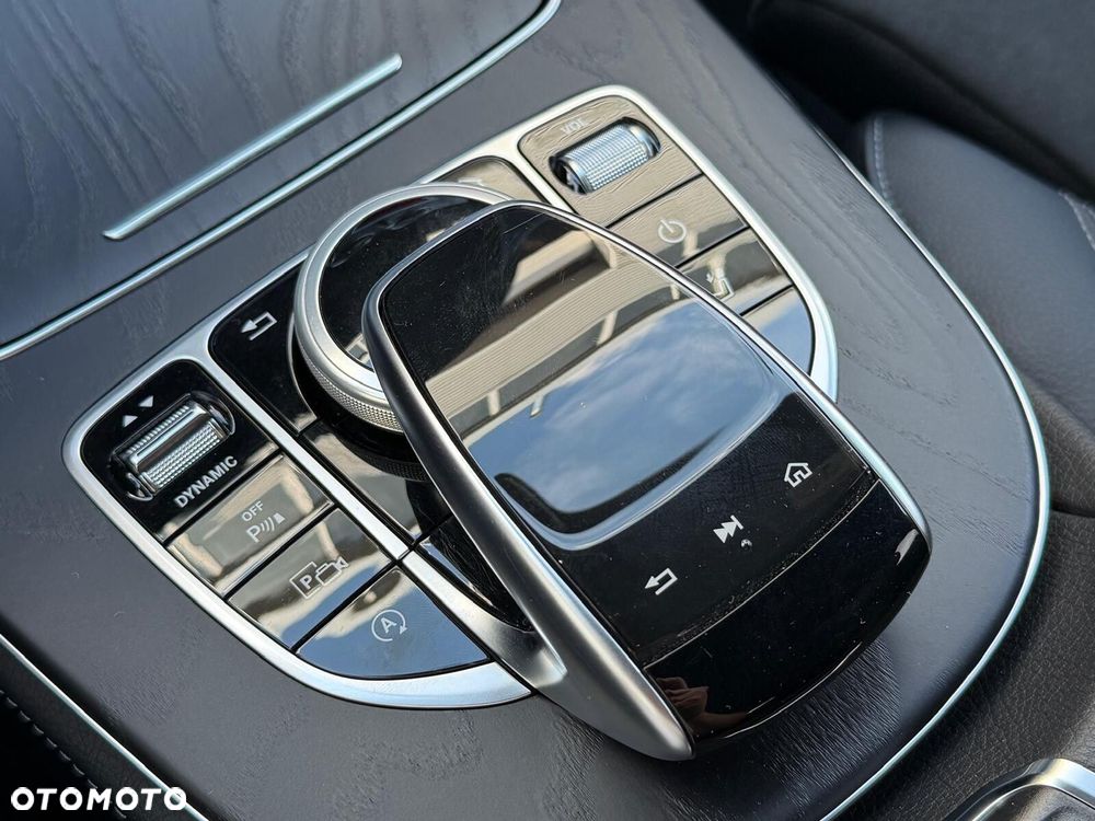 Mercedes-Benz Klasa E 220 d 4-Matic AMG - 32