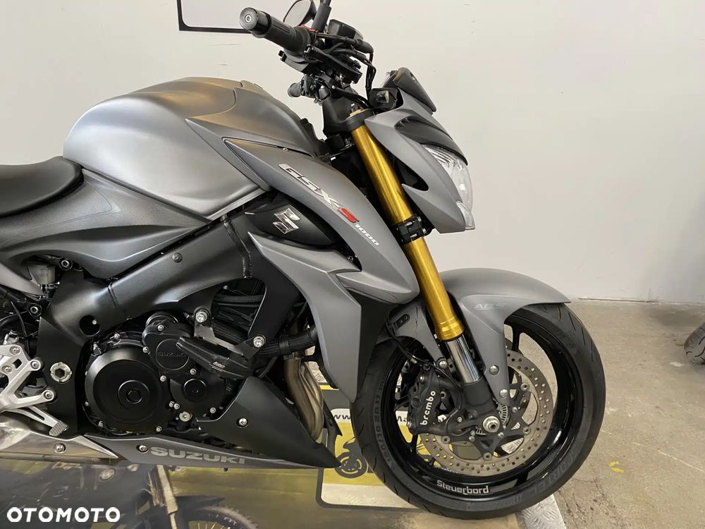 Suzuki GSX 1000 - 12