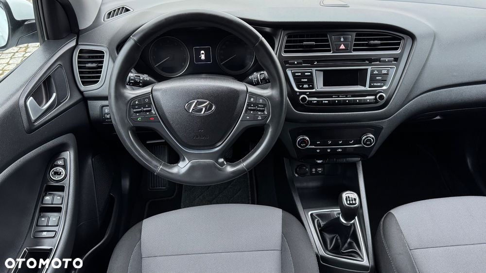 Hyundai i20 blue 1.2 Trend - 22