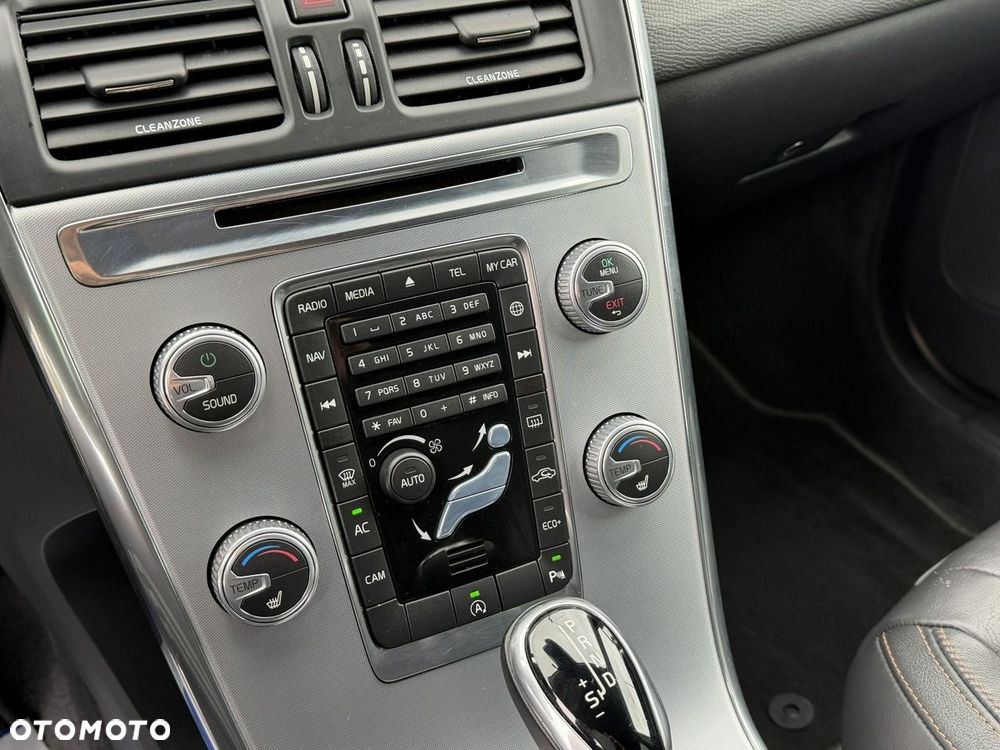 Volvo XC 60 D4 SCR Momentum - 27