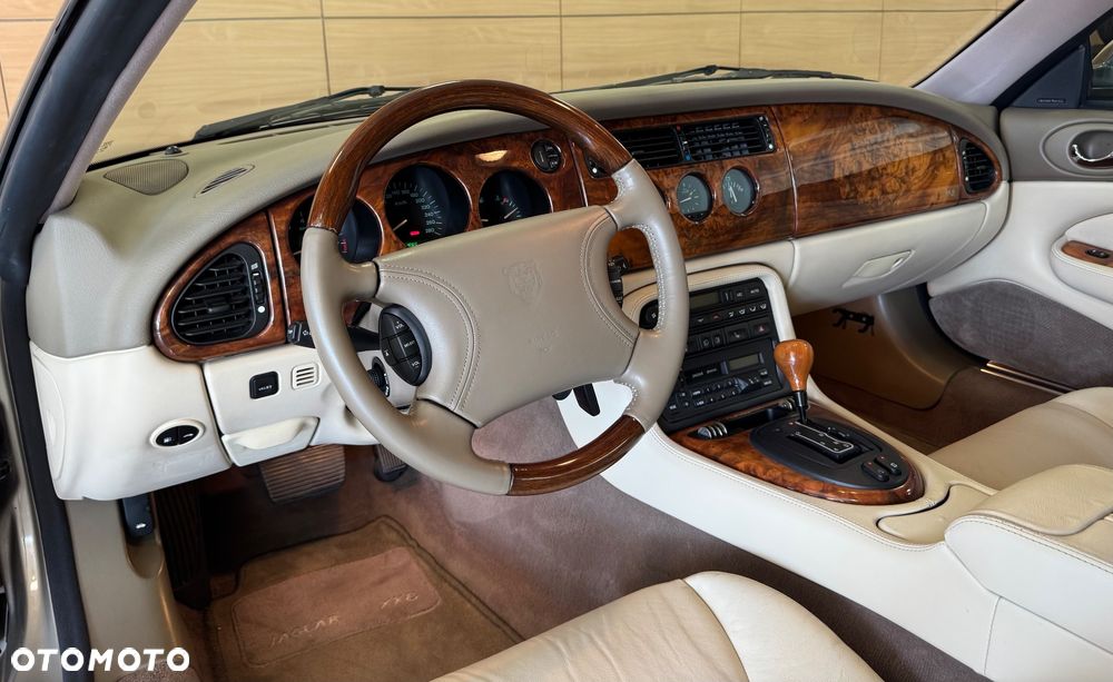 Jaguar XK8 - 9