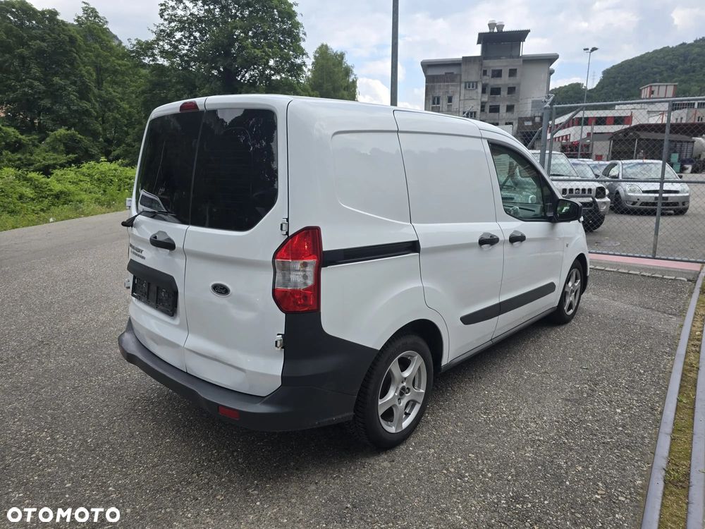 Ford Transit Courier - 4