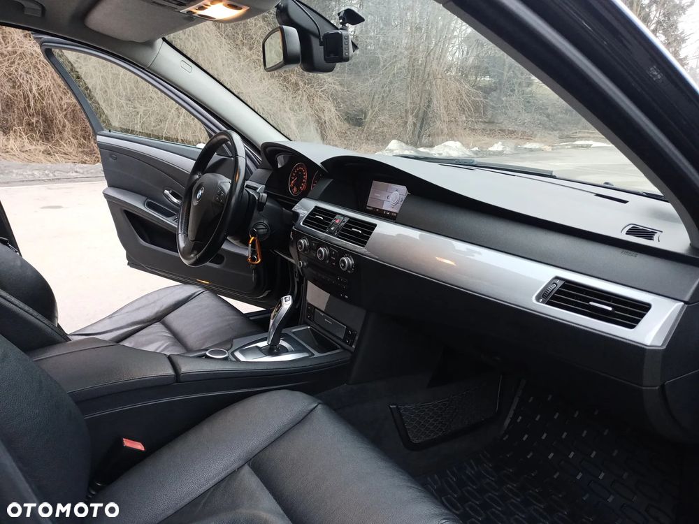 BMW Seria 5 525d - 11