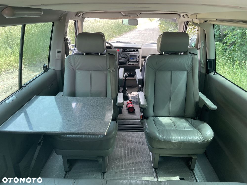 Volkswagen Multivan - 16