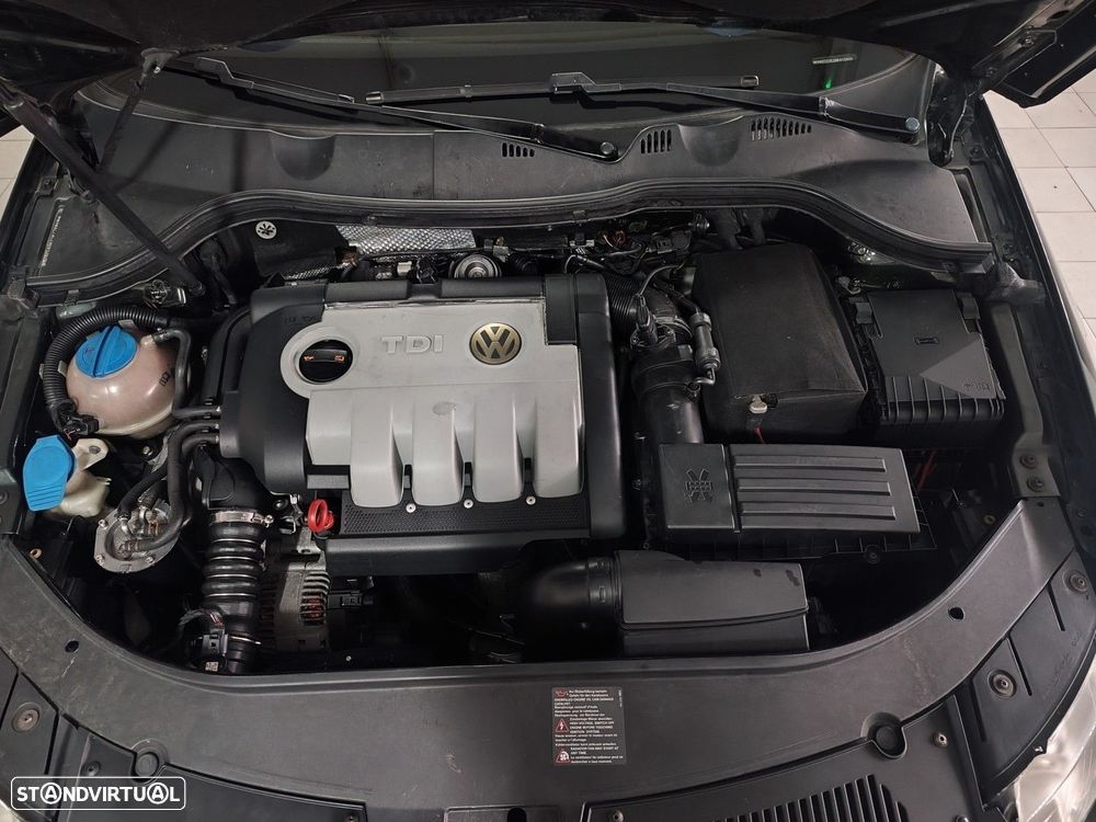 VW Passat Variant 2.0 TDi Highline - 29