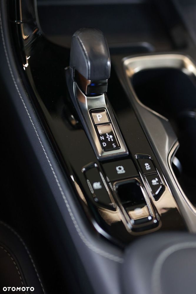 Lexus NX 350h Business AWD - 30