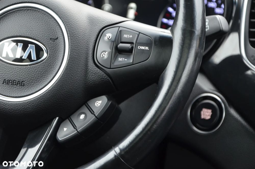 Kia Carens - 26