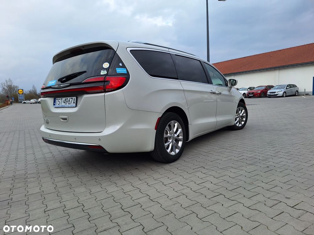 Chrysler Pacifica - 12