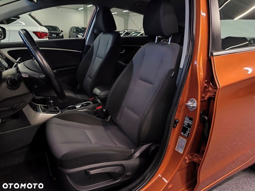 Hyundai i30 blue 1.4 YES Gold - 7