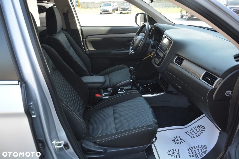 Mitsubishi Outlander - 14