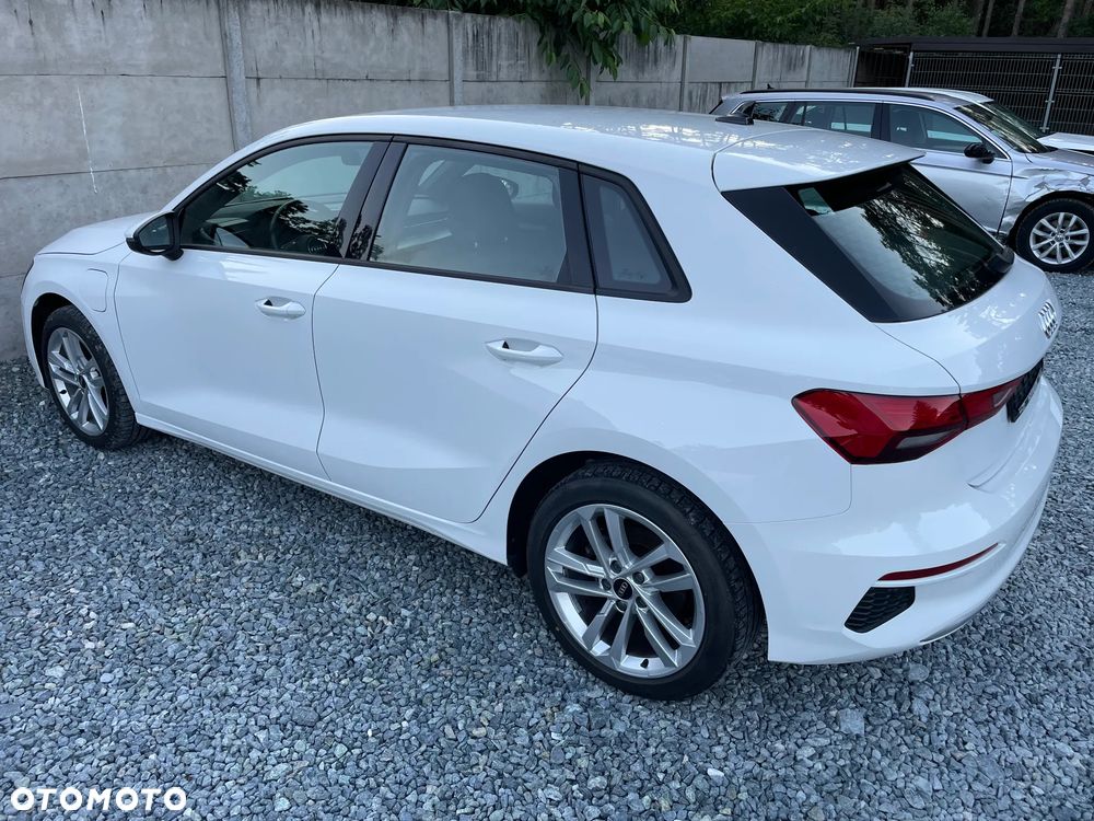 Audi A3 Sportback 40 TFSIe S tronic S line - 4
