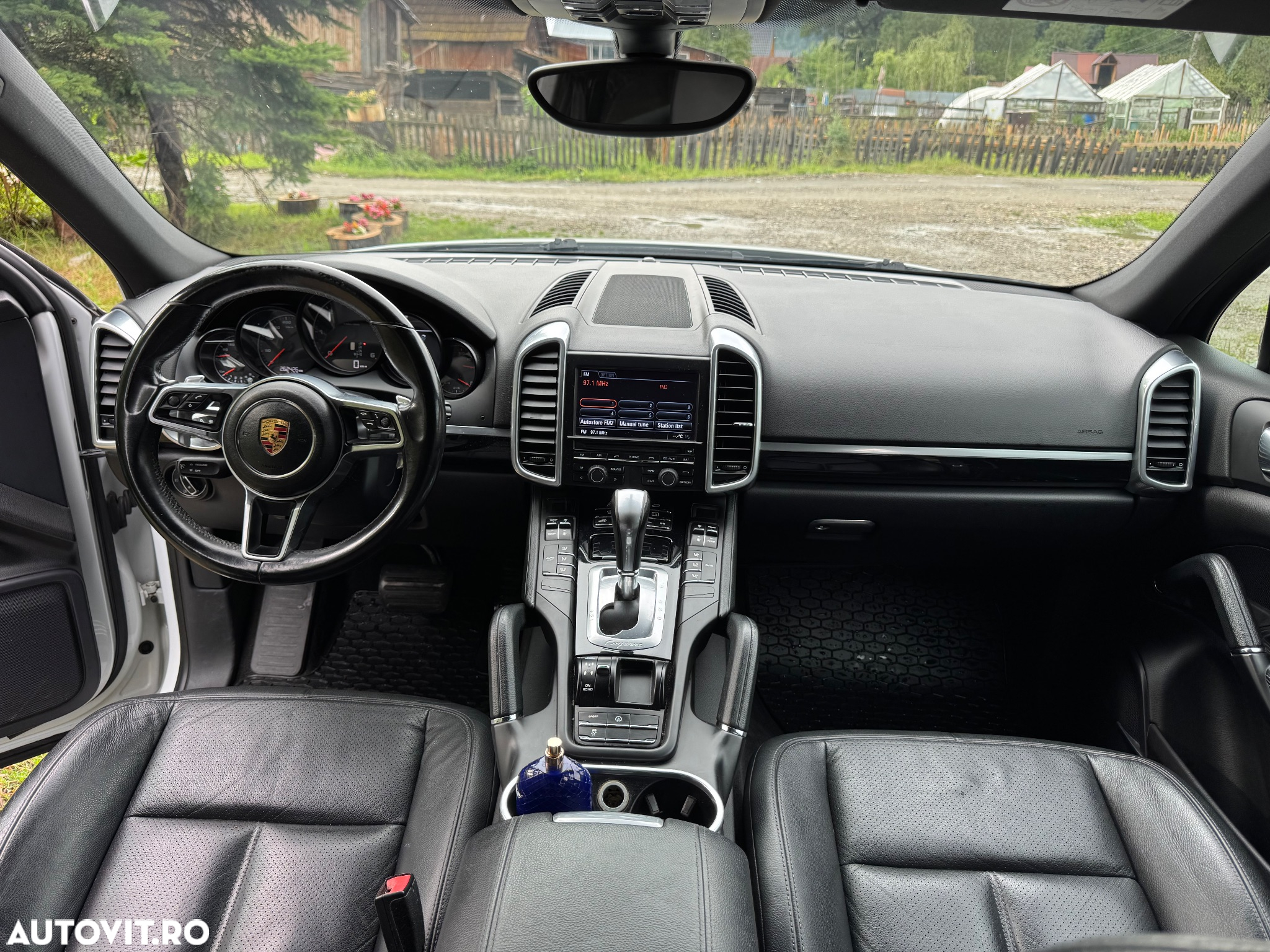 Porsche Cayenne 3.0 L - 12