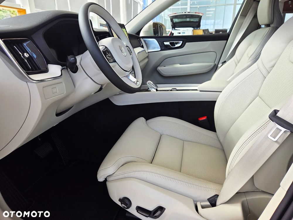 Volvo XC 60 B5 B AWD Plus Bright - 9