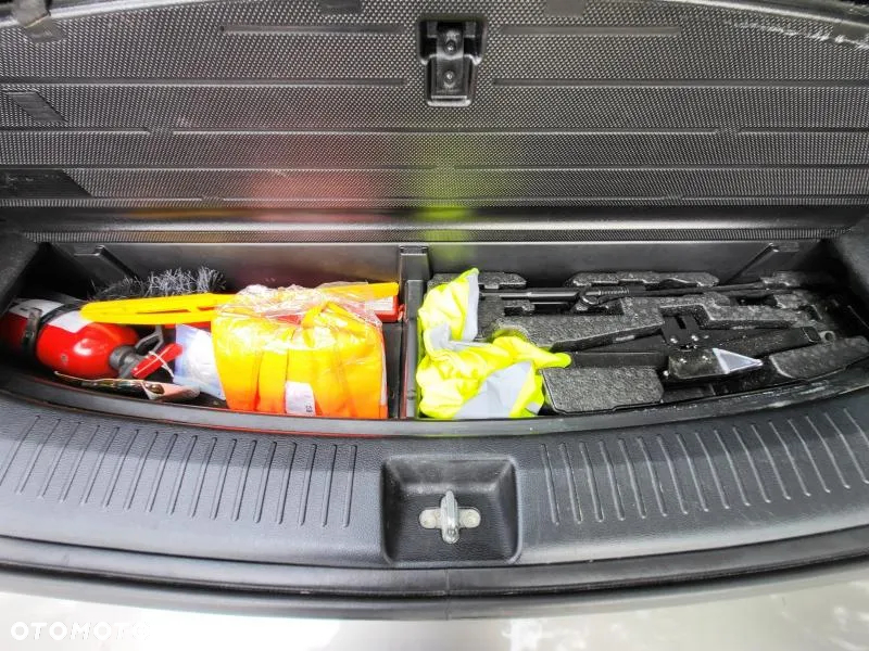 Kia Carens 1.6 GDI M - 27