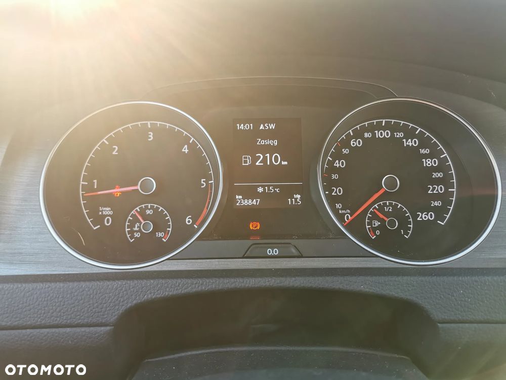 Volkswagen Golf - 34