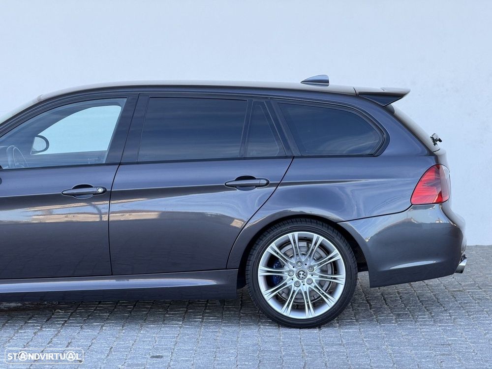BMW 318 d Pack M - 12