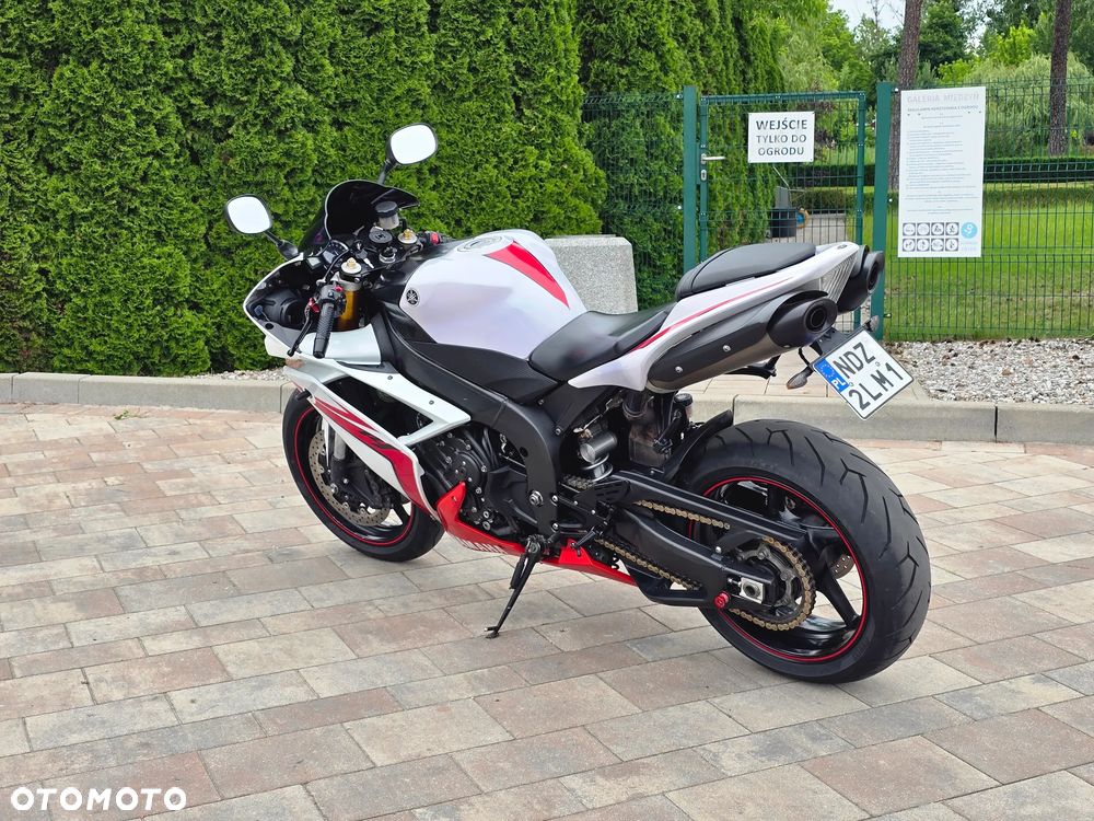 Yamaha R1 - 9