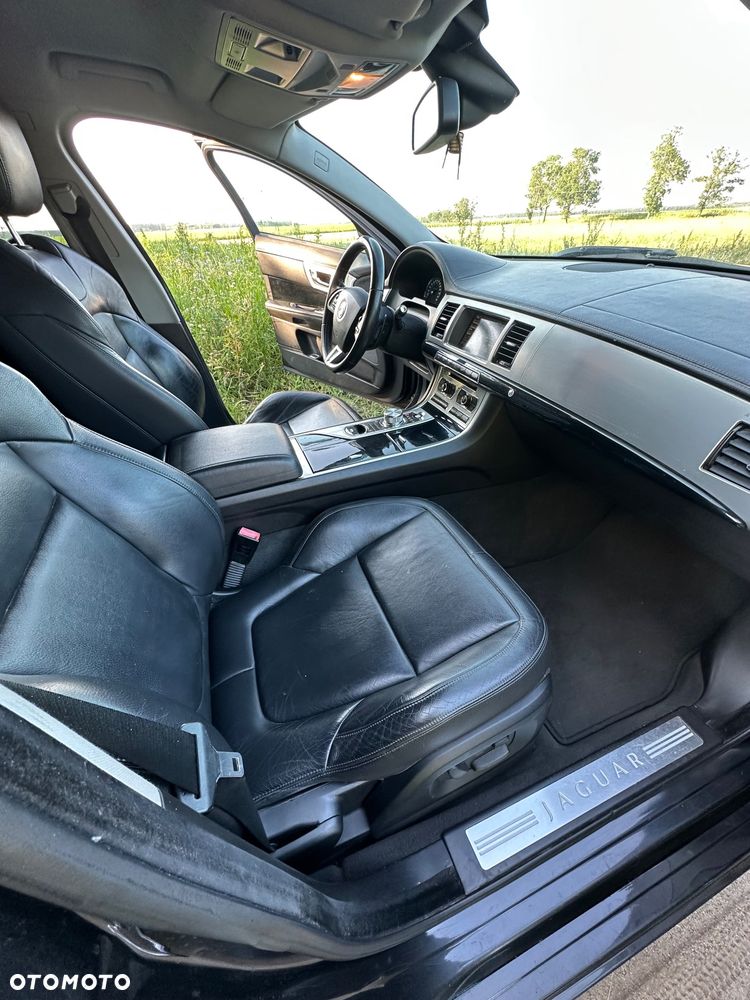Jaguar XF 2.2 D - 24