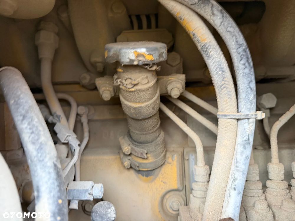 Komatsu GD 705A-4 Równiarka / 17,5 tony / - 27