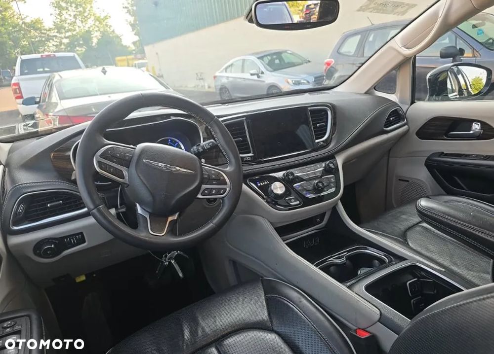 Chrysler Pacifica - 11