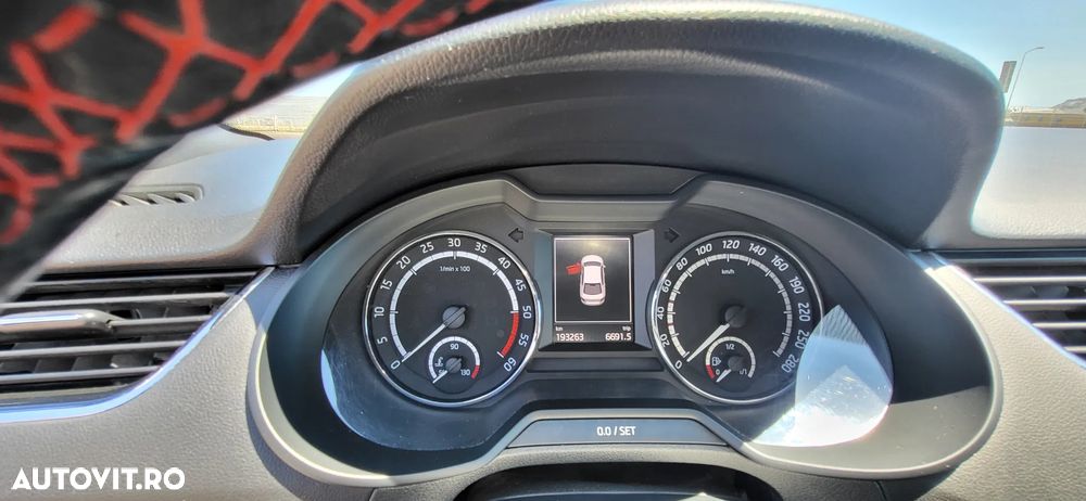 Skoda Octavia 2.0 TDI RS DSG - 8