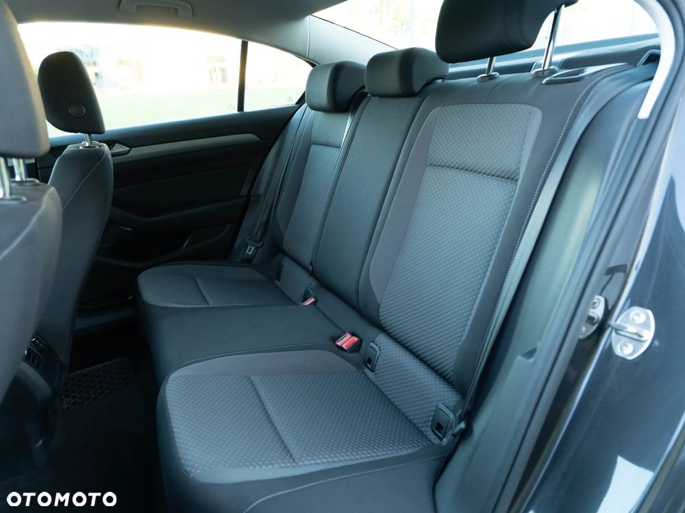 Volkswagen Passat 1.5 TSI EVO Business - 17