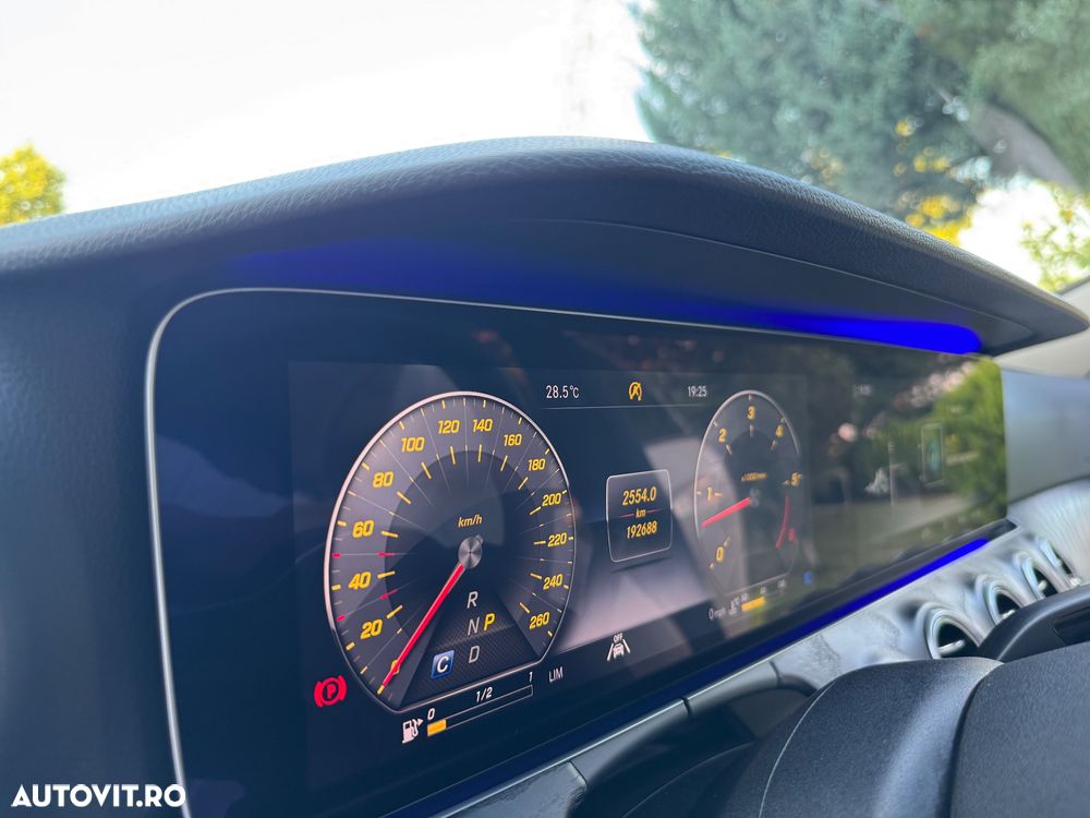 Mercedes-Benz E 400 d 4Matic T 9G-TRONIC - 18