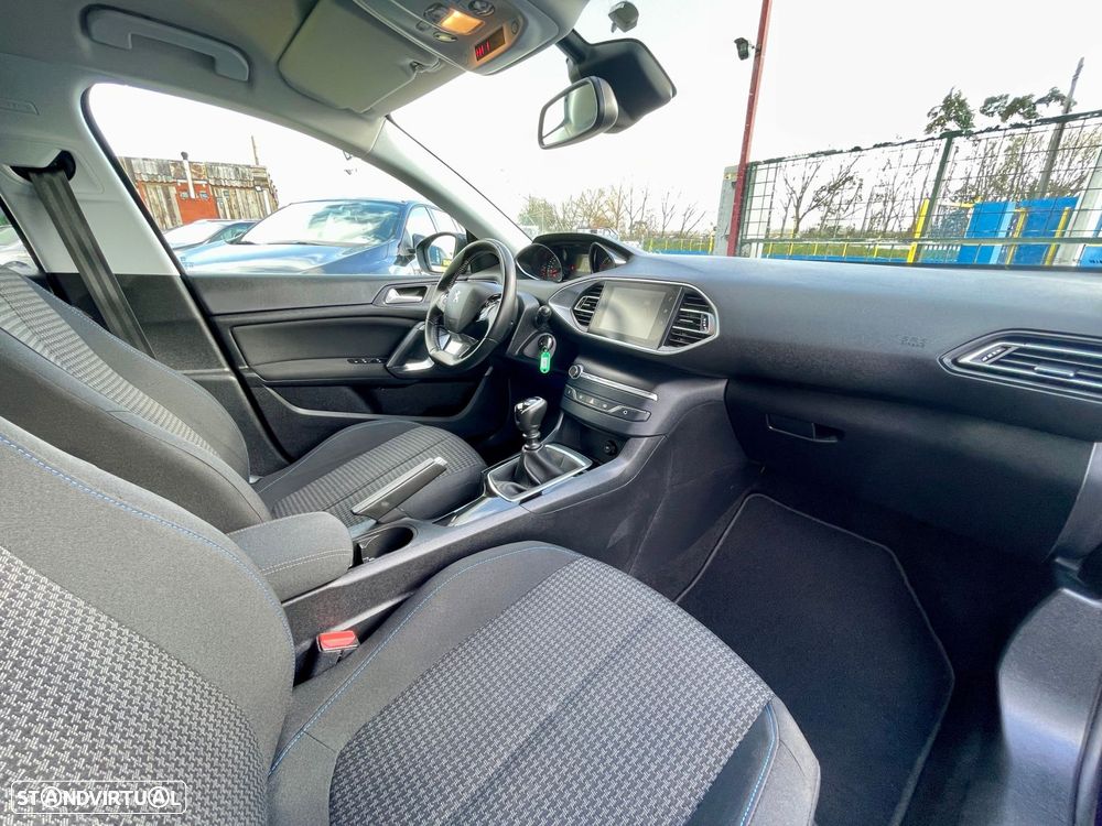 Peugeot 308 1.2 PureTech Style - 24