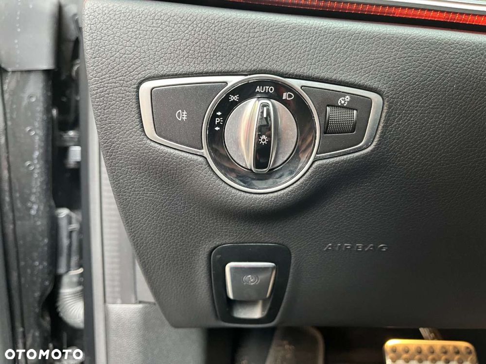 Mercedes-Benz Klasa E AMG 53 4-Matic+ 9G-TRONIC - 34