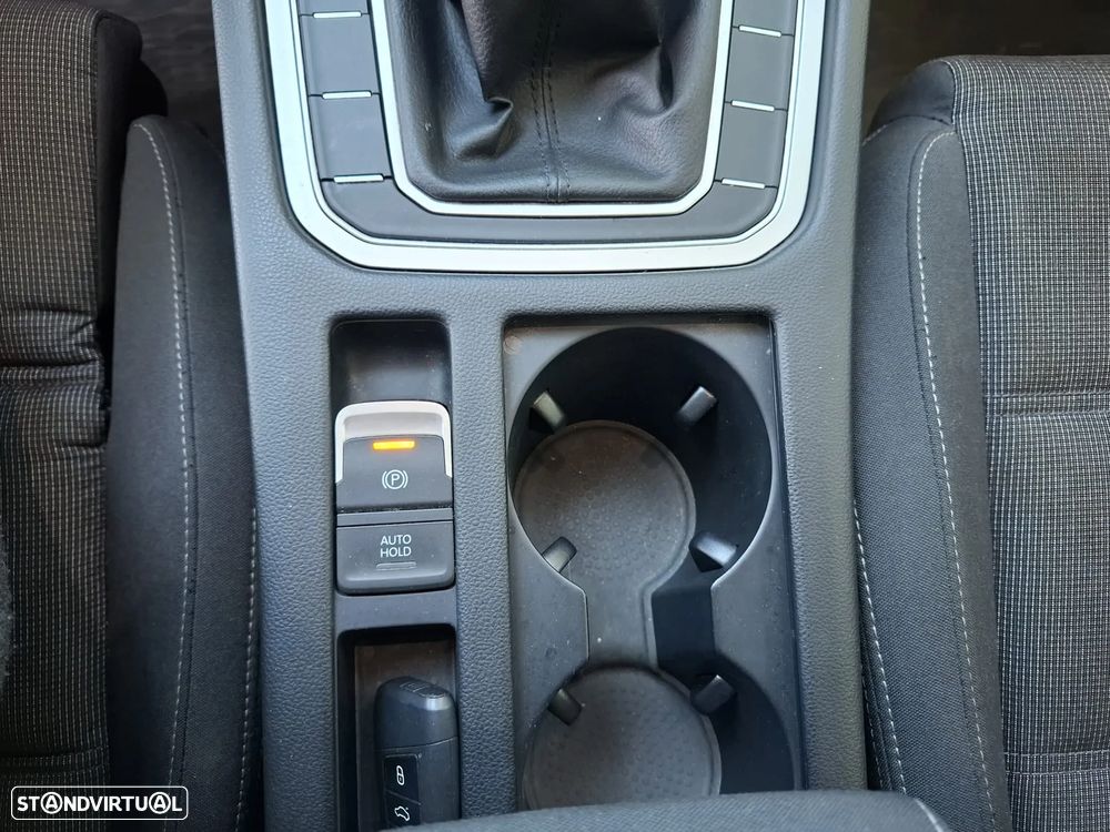 VW Passat 1.6 TDI Trendline - 39