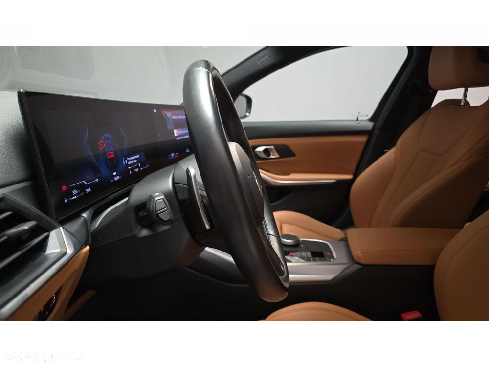 BMW Seria 3 320d xDrive M Sport - 26