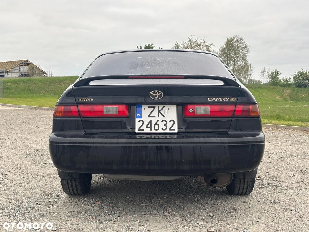 Toyota Camry - 5