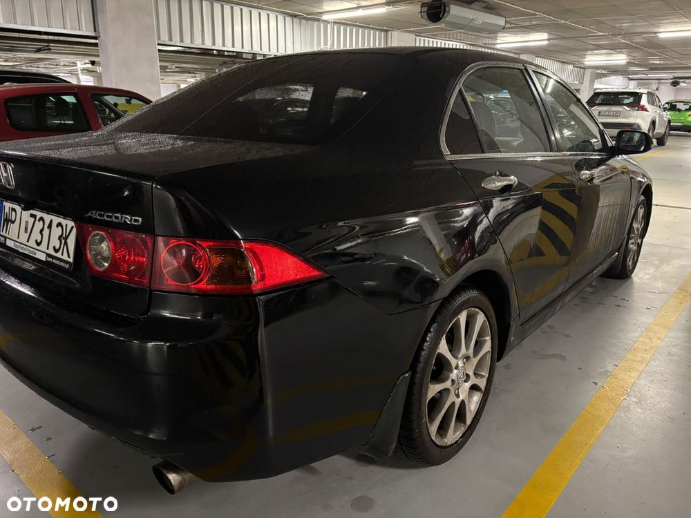 Honda Accord 2.0 Executive - 23
