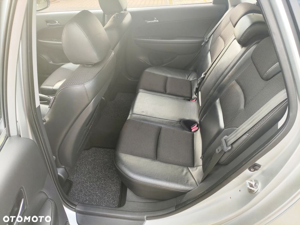 Hyundai i30 i30cw 2.0 Style - 11