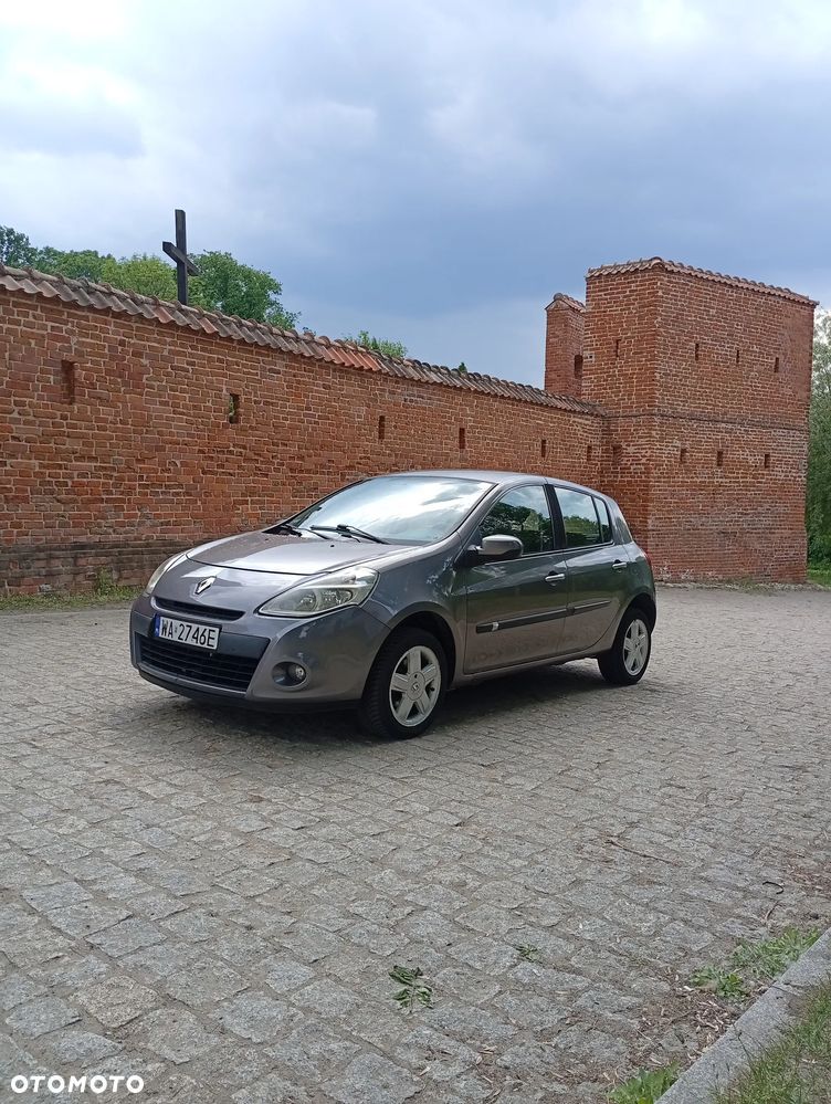 Renault Clio 1.2 16V All Inclusive - 1