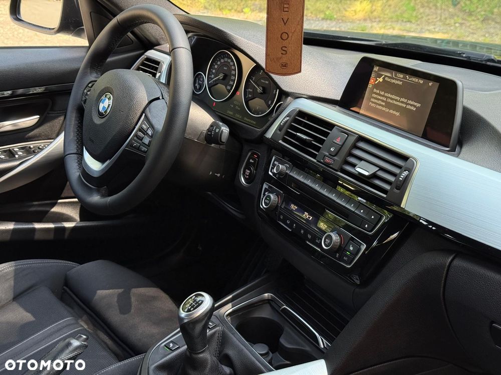 BMW Seria 3 318d Sport Line - 15