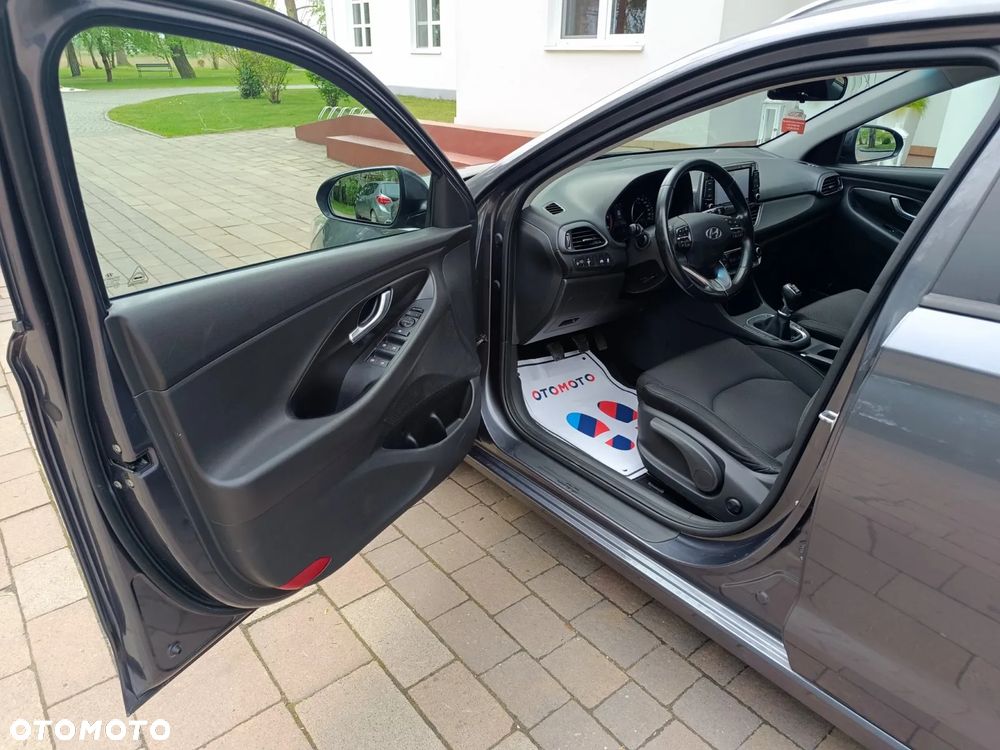 Hyundai i30 blue Kombi 1.6 CRDi Style - 24