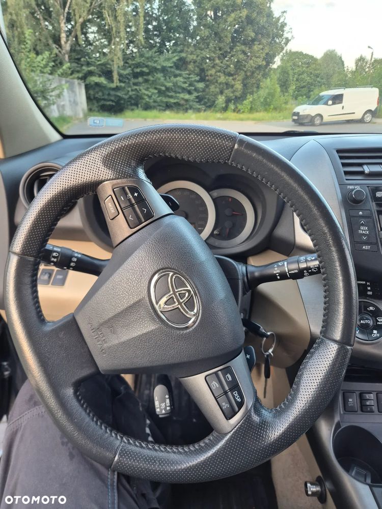 Toyota RAV4 - 10