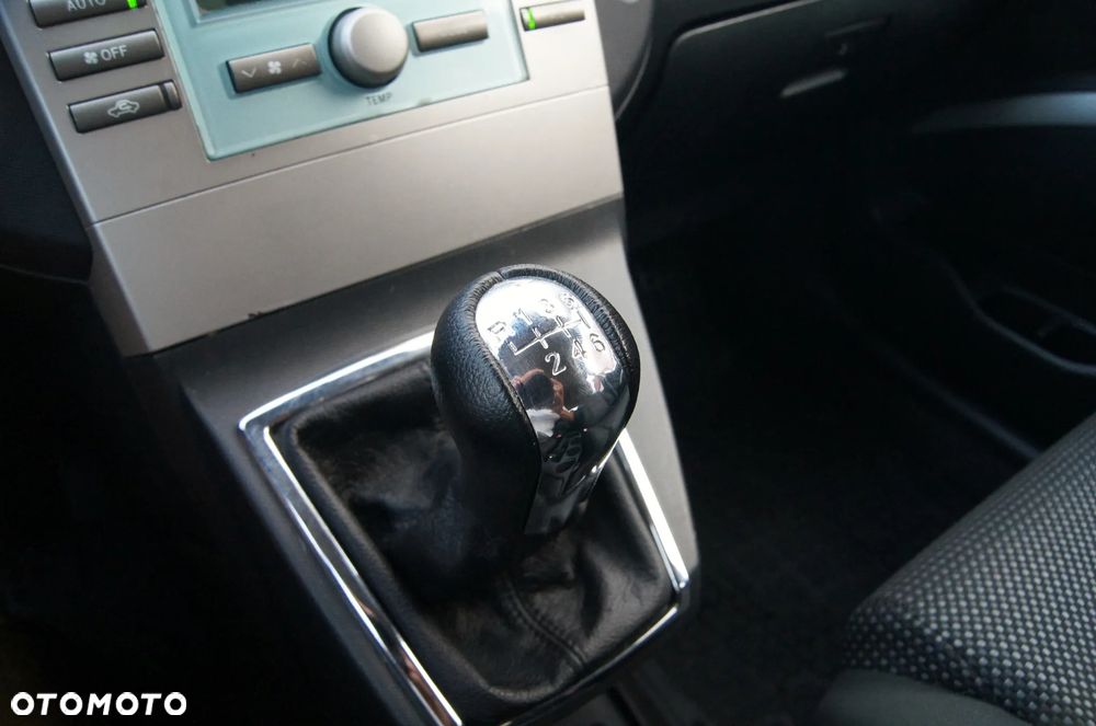 Toyota Corolla Verso 2.2 D-4D Sol Sport 7os - 18