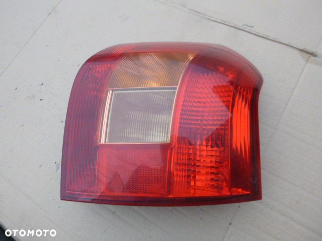 LAMPA PRAWY TYŁ PRAWA TYLNA TOYOTA COROLLA E12 HB - 1
