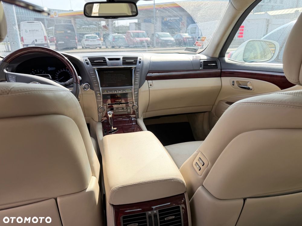 Lexus LS 600h Elite - 8