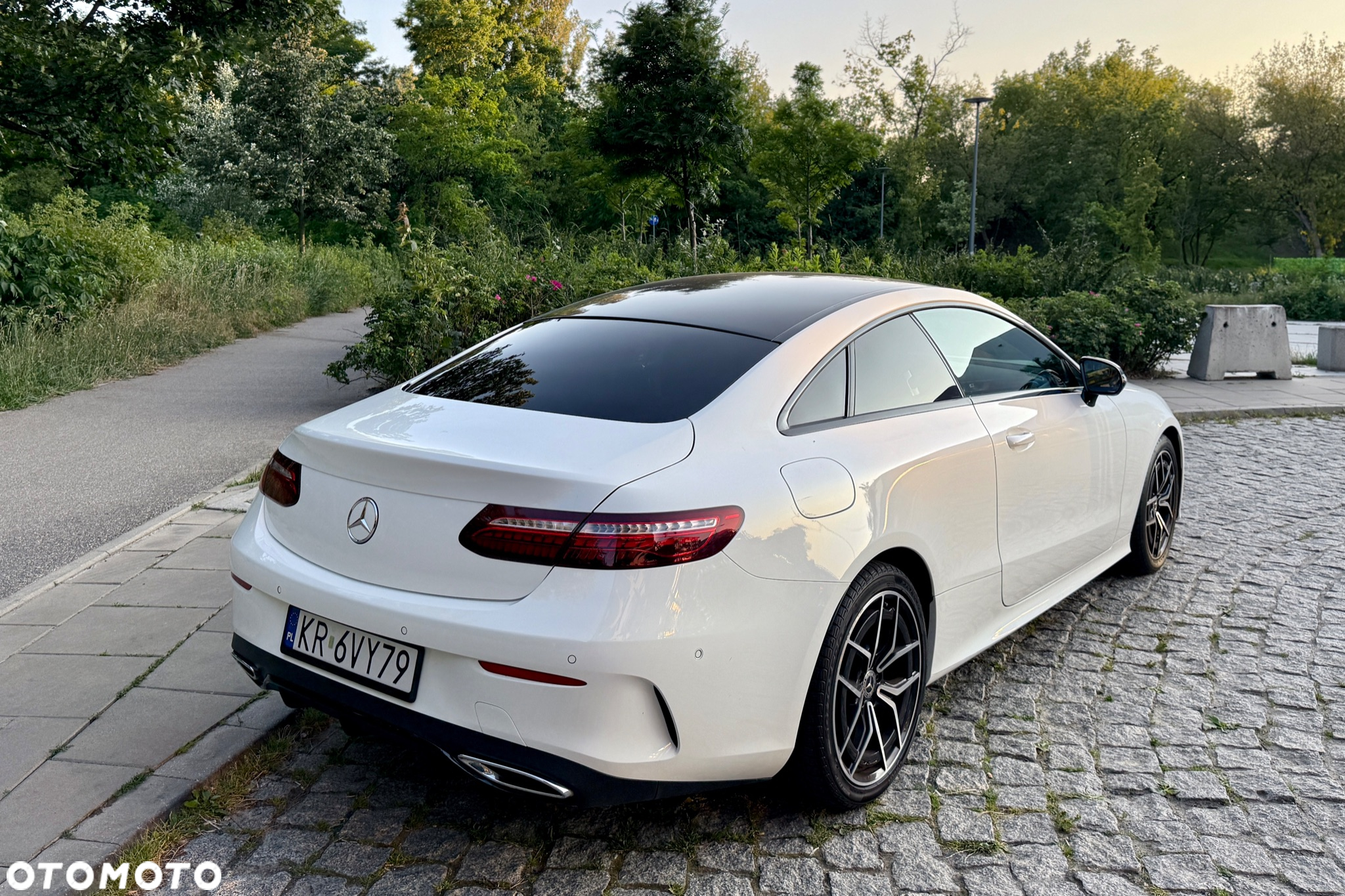 Mercedes-Benz Klasa E 220 d Coupe 4-Matic AMG - 4