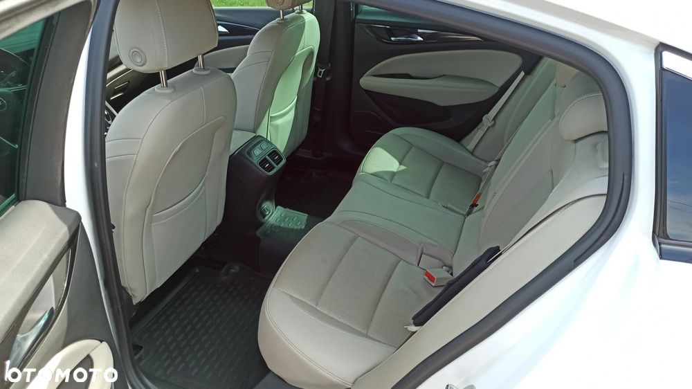 Opel Insignia 2.0 CDTI Exclusive S&S - 8