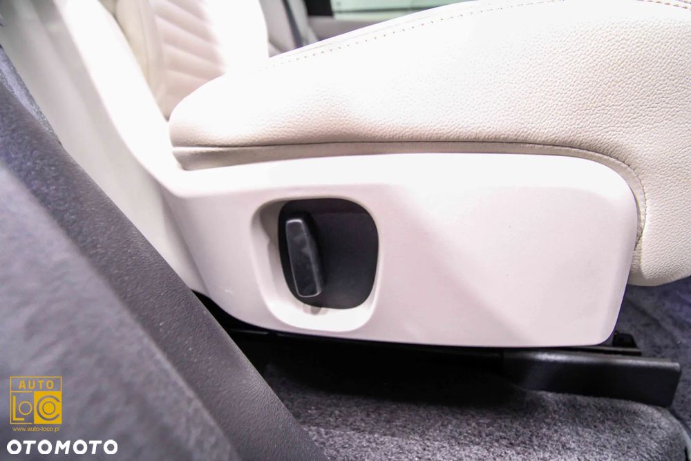 Land Rover Discovery ver-v-3-0-d250-mhev-r--dynamic-hse - 39