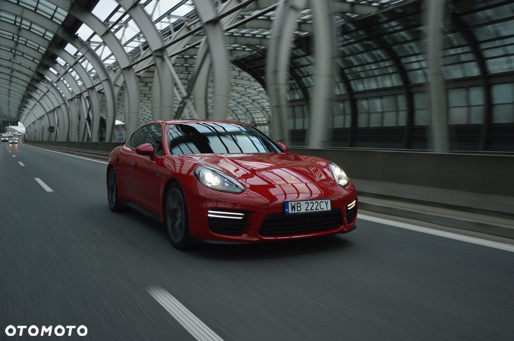 Porsche Panamera GTS PDK - 9