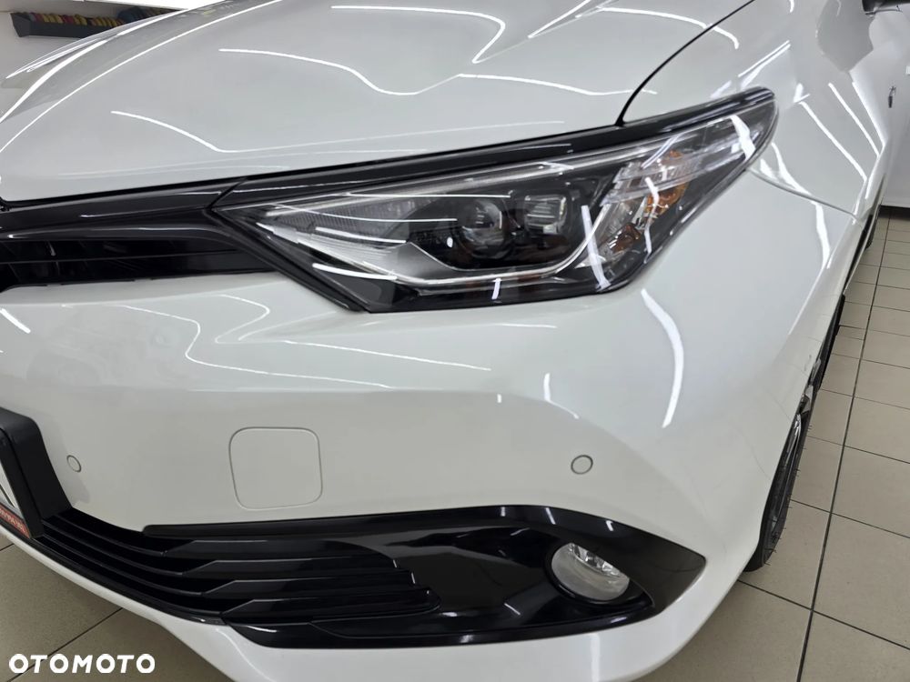 Toyota Auris Hybrid 135 Selection - 21