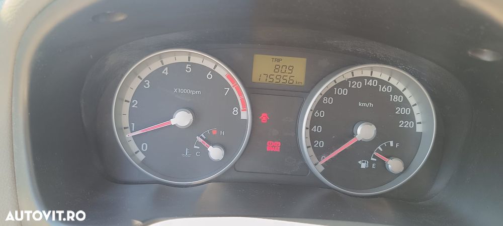Hyundai Accent - 1