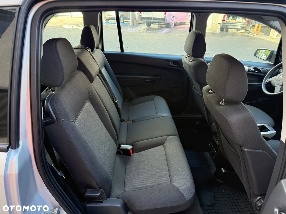 Opel Zafira 1.6 - 10